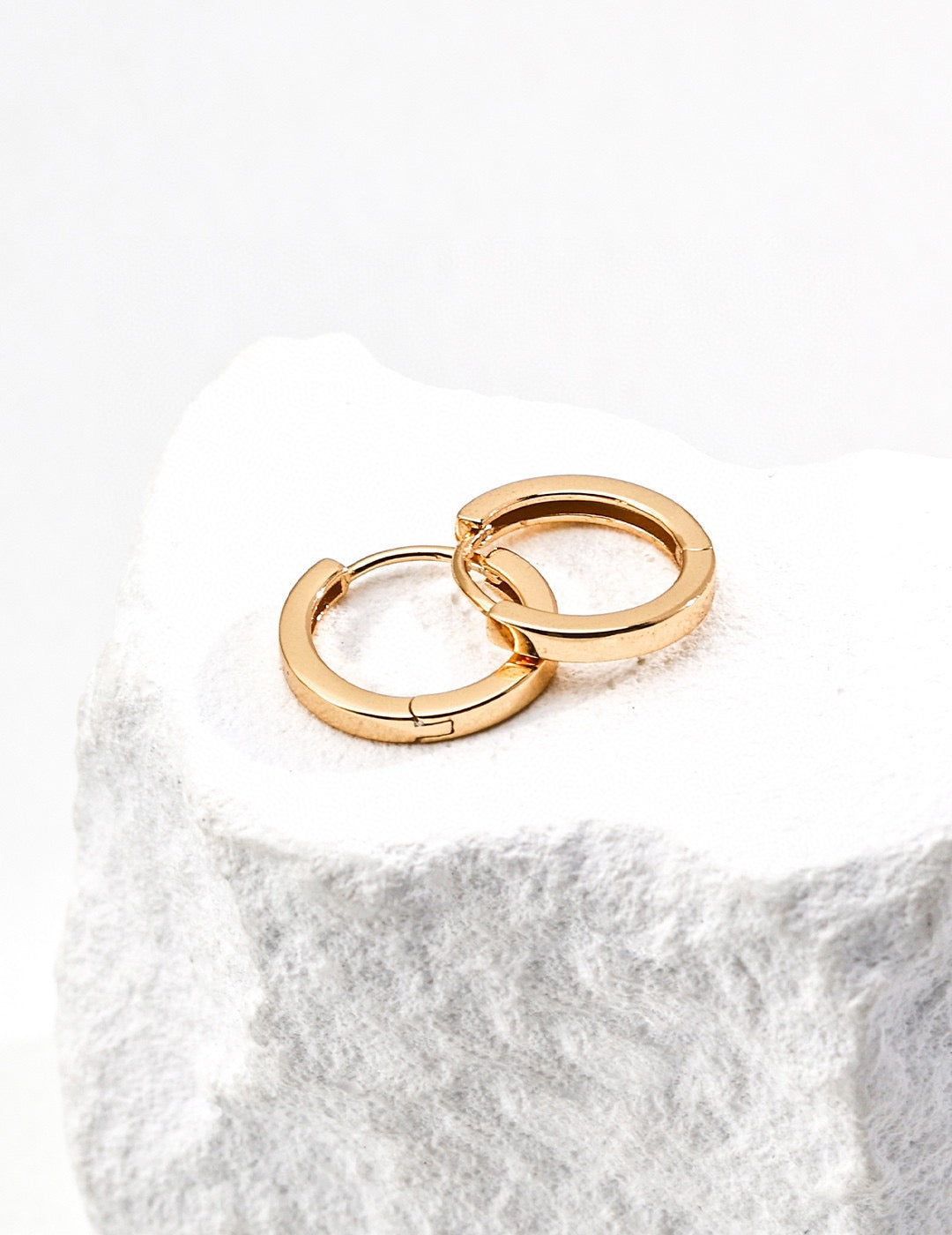 Minimalist Gold Circle Earrings