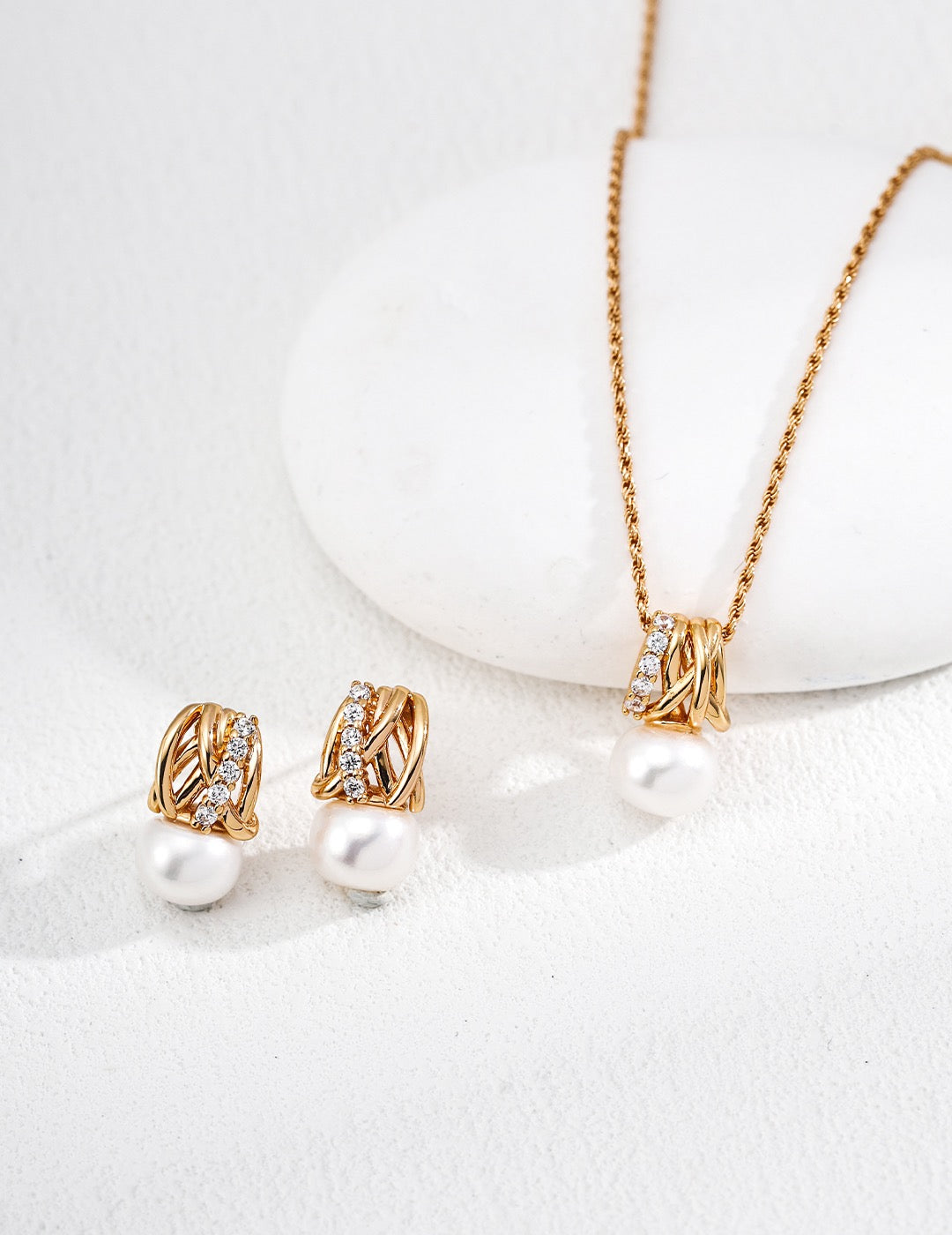 Star Trail · Natural Pearl & Zirconia Silver Earrings