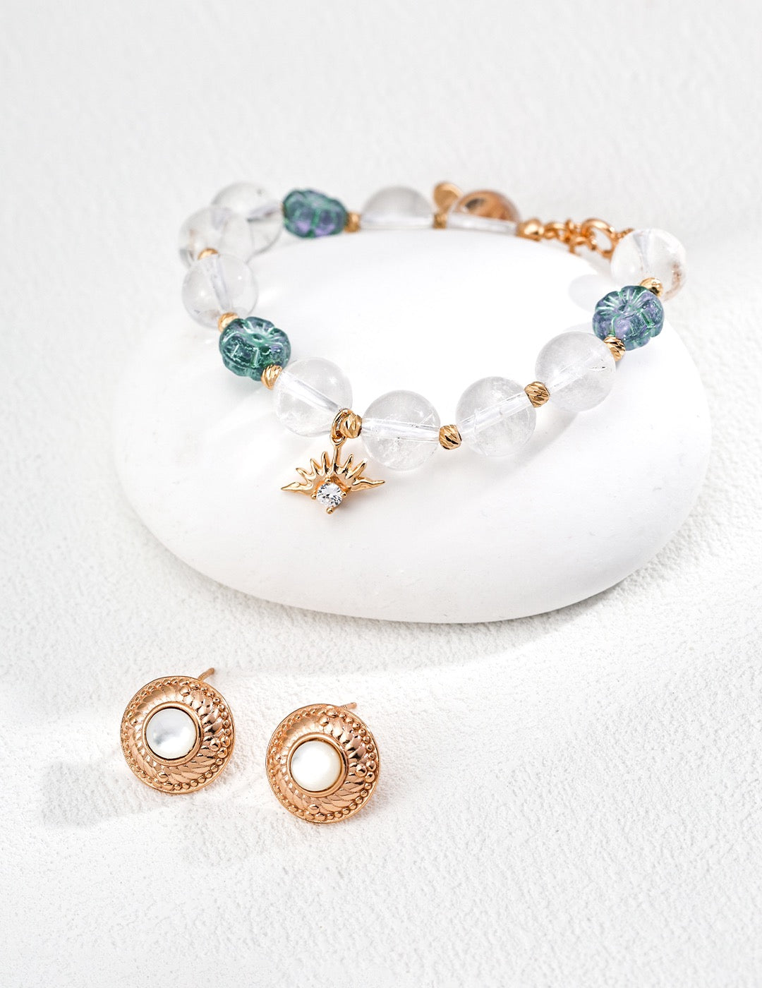 Honest Flaw · Zirconia Flower & Crystal Bead Bracelet
