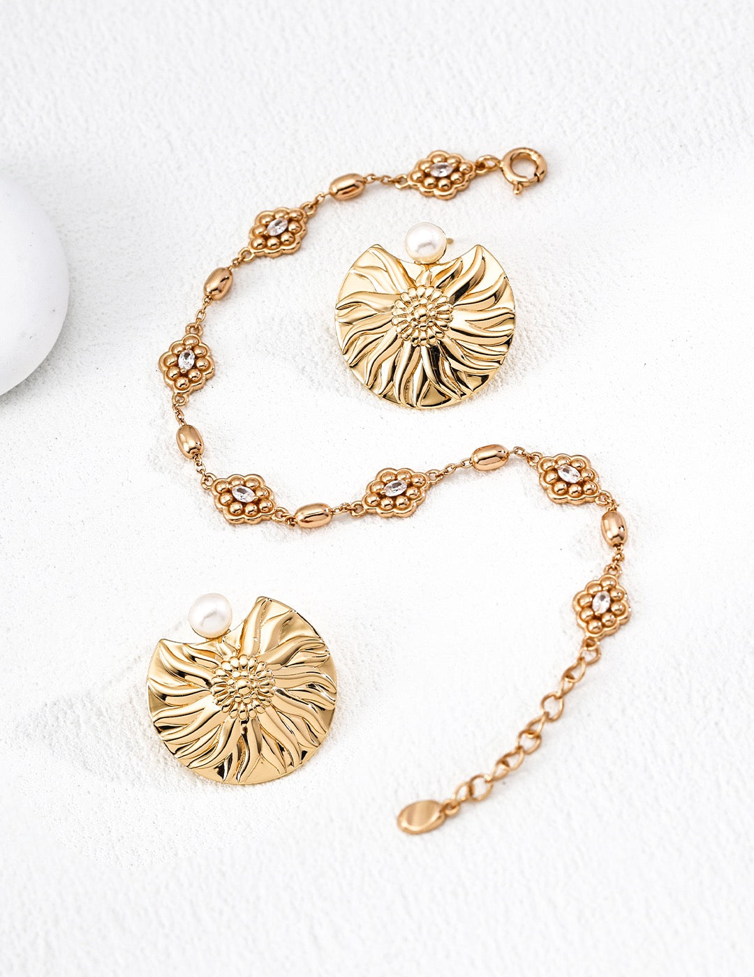 Chosen Elegance · Royal Zirconia Gold Bracelet